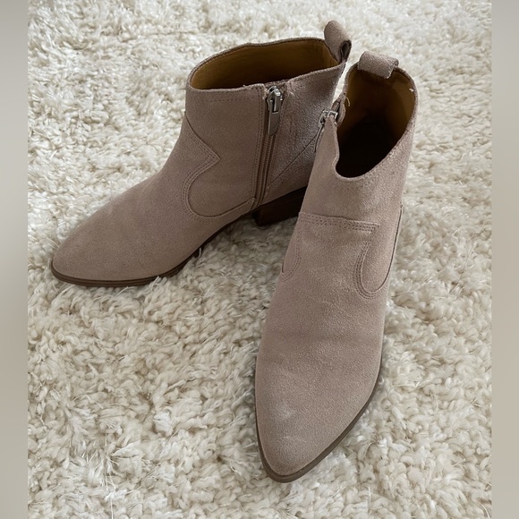 ❌SOLD❌ NINE WEST Low Ankle Boots - Picture 1 of 7